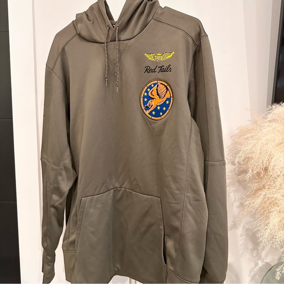 Men's Nike Green Air Force Falcons Red Tails Therma Pullover Hoodie - Picture 2 of 6